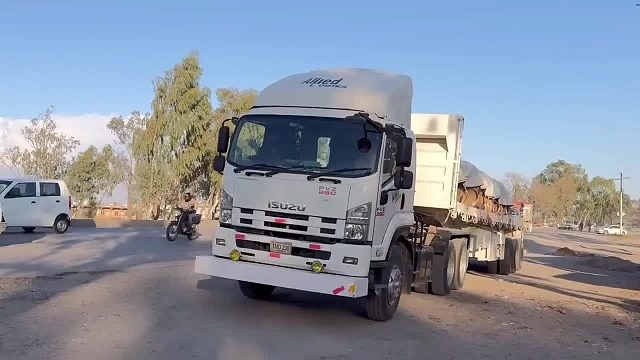 维修卡车大灯 巴铁师傅维修破损的卡车大灯全过程