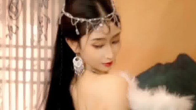 曲不动听，只因歌者不上心。舞不曼妙，只叹舞者不是意中人