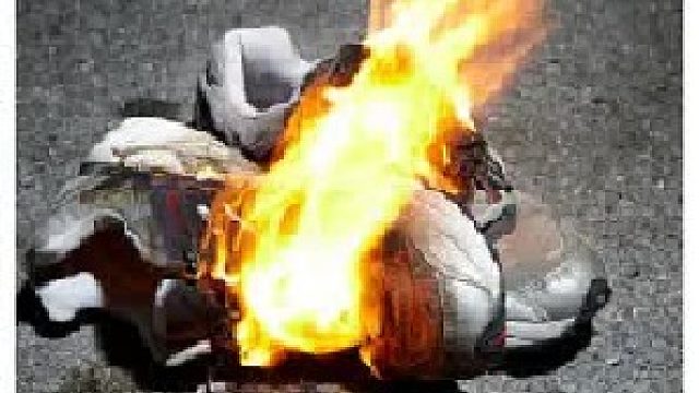 脚踩风火轮！百米跑鞋起火之谜！