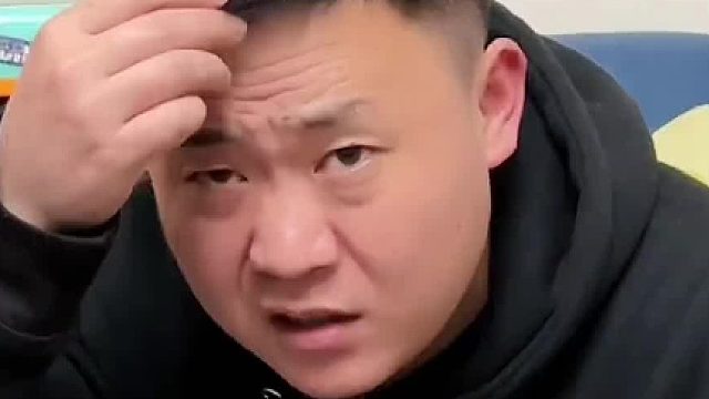 我还是觉得是发型问题