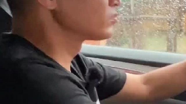 潮湿天气，车内容易滋生霉菌产生异味，尽快解决！