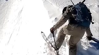 极限运动高山滑雪，遇上雪崩生死竞速！