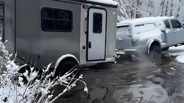 夫妻俩拖挂房车沉浸式雪天露营（第二集）