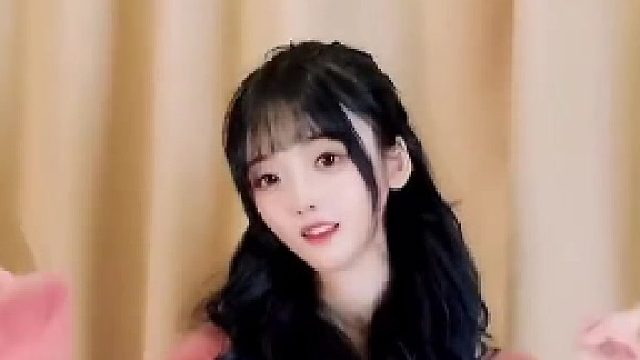 喜欢我就眨眨眼 不喜欢我就把左脚放在右肩上