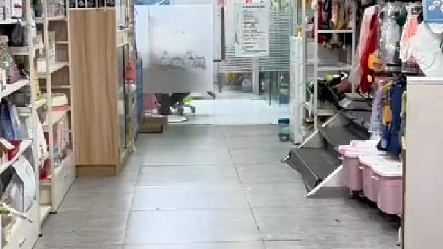 他才不是路过我的全世界，他创进并将永远留在我的全世界哟