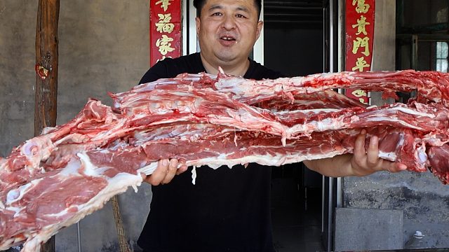 600元买了4根羊蝎子，做个红焖羊蝎子，和兄弟一起啃，真是太香了