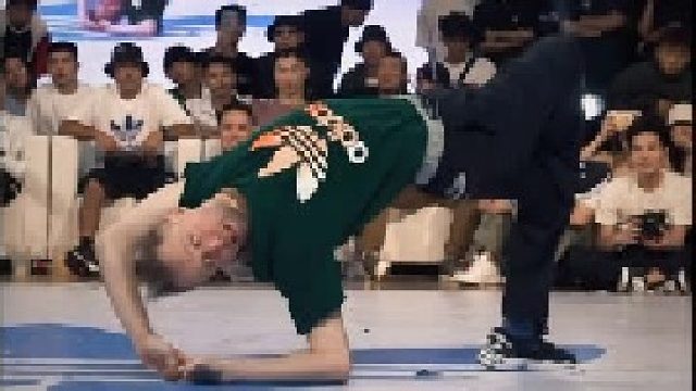 这个Bboy动作好干净，看着很舒服