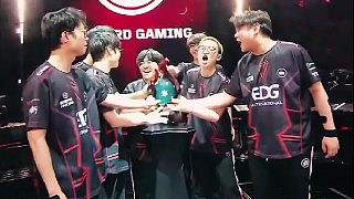 無畏契約 | 恭喜EDG3比1戰(zhàn)勝FPX，奪得無畏契約CN聯(lián)賽第一賽段總冠軍