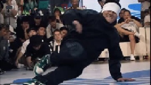 哥子这套穿搭就已经够炸了