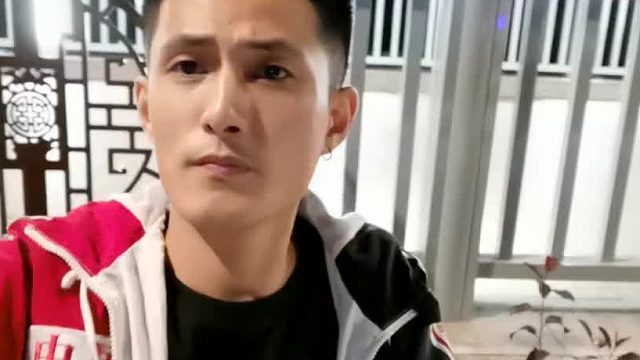 不用担心我了，找到露营地了，第一次睡车里，我先去做饭了！