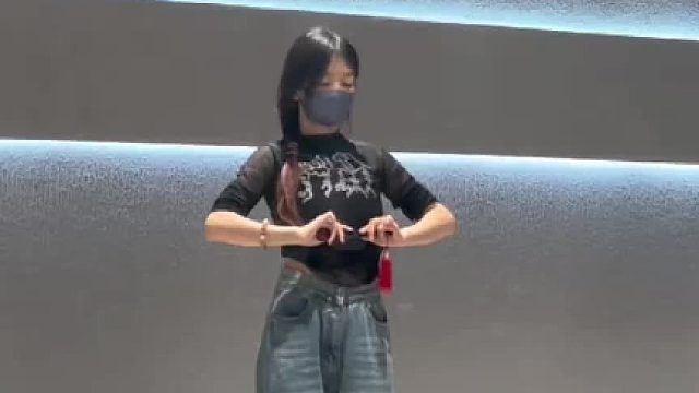 天青色等烟雨，而我在等你