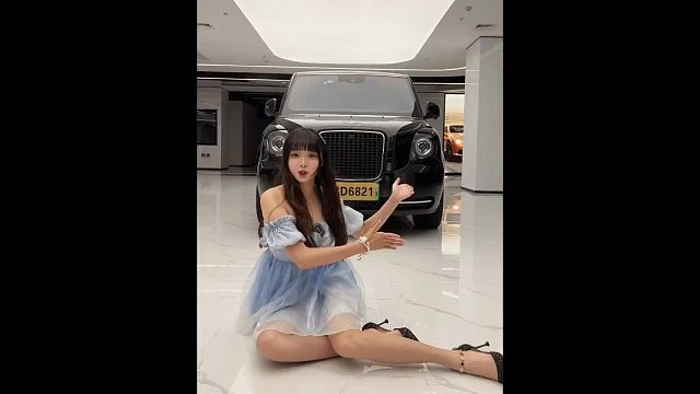 开Q版劳斯莱斯！妹子说我像司机？！