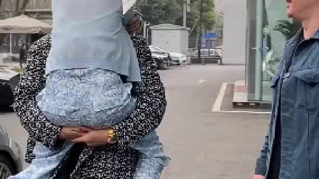 俱乐部最励志的两口子来贴标！当着我面秀恩爱，这标我该不该撕？#汽车人共创计划 #我的花样车生活 @唐小娜