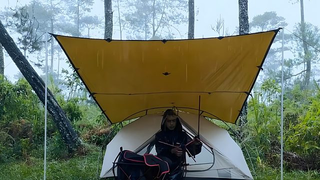 狠人老哥雨中沉浸式露营（第一集）