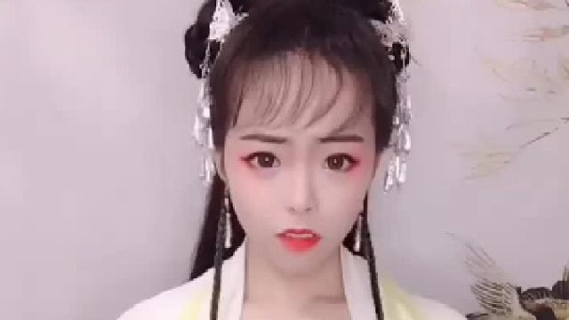 一般坏人都是美人……因为，方便做坏事啊！