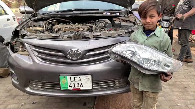 巴铁师傅维修翻新汽车大灯全过程。