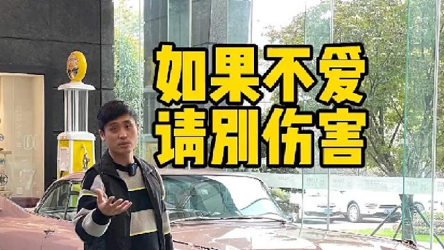 别人花费巨大的代价，只为让你看到这些老车；看到游客的反应，好心疼！