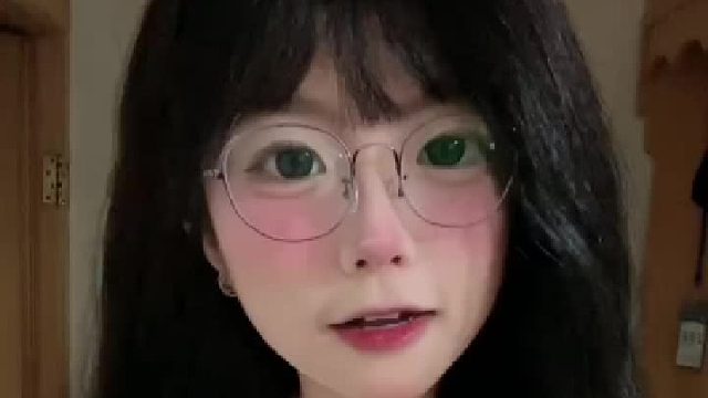 眉目如画，风采卓绝