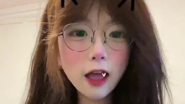 颜之魅，于人群中独耀眼