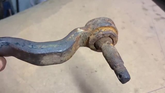 巴铁师傅维修损坏的方向机外拉杆球头全过程，不得不佩服巴铁师傅真的是艺高人胆大。