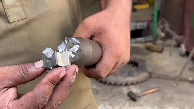 巴铁师傅维修断裂的风炮钎杆全过程。