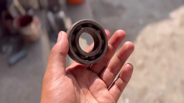 巴铁师傅用废弃的轴承制作一把精美的刮胡刀全过程。