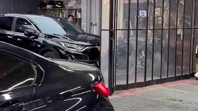 今天带大家看一下贴膜的全过程。