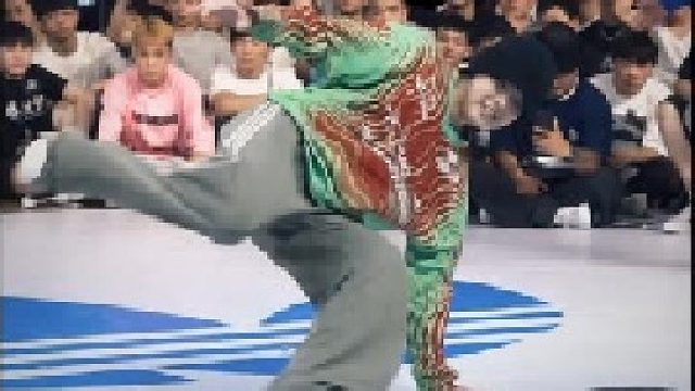 这女战士好厉害