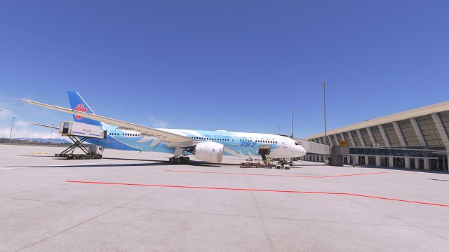 南航波音787降落西安咸阳国际机场