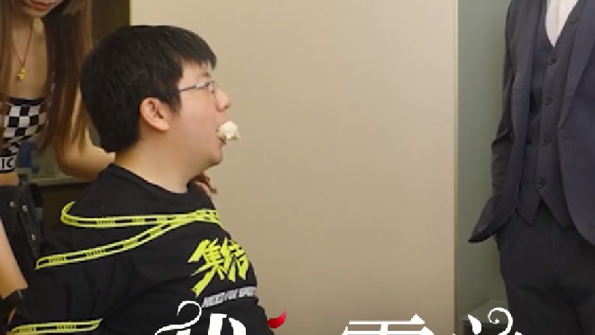 我穿越了，总裁要花300亿买我...