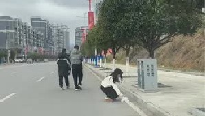 大姨介绍的对象今天见面，我看她随手捡起垃圾，把手弄脏了，就让她洗一下手，难道我有错吗？