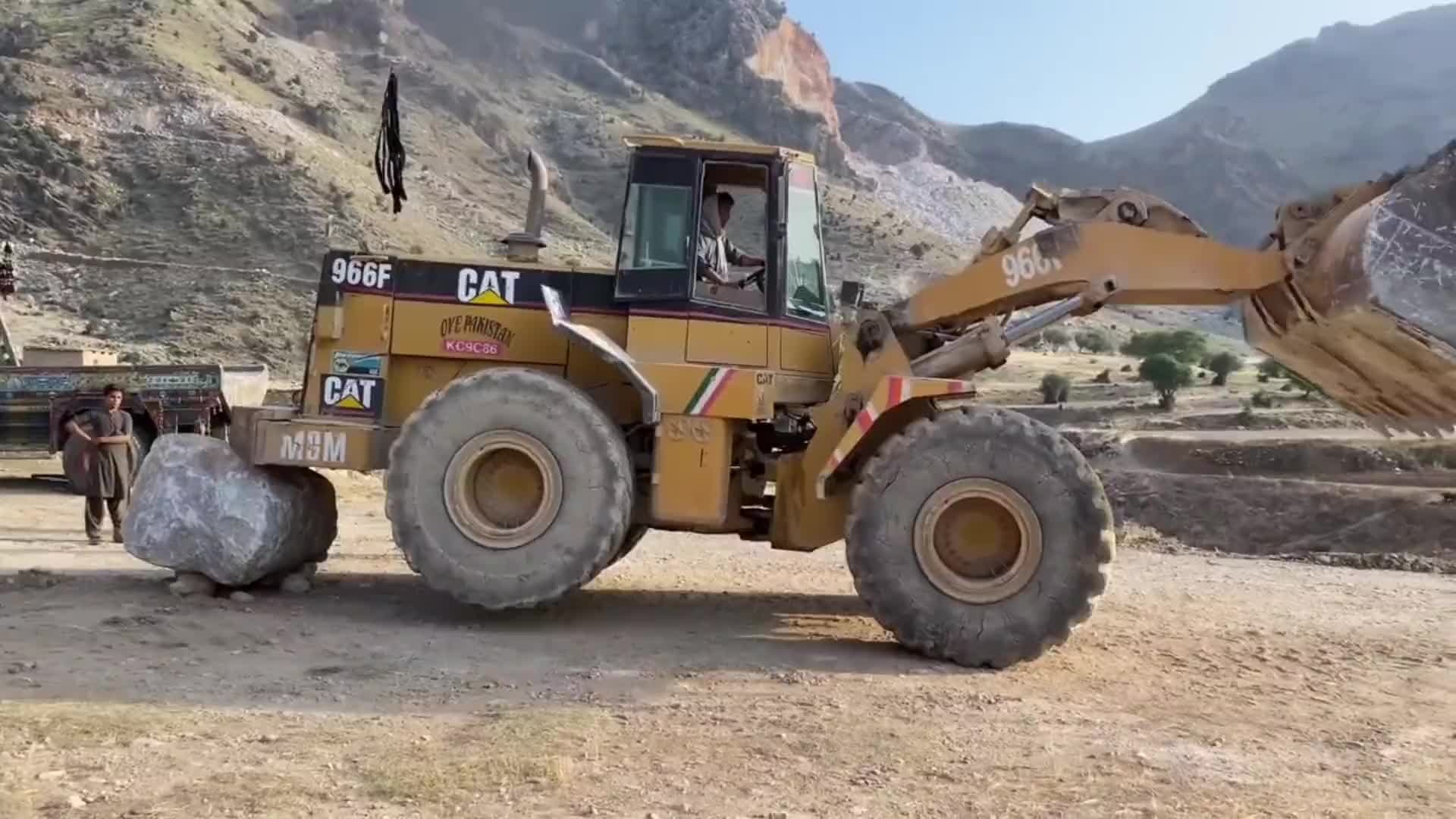 巴铁师傅维修卡特推土机的湿式制动后桥全过程