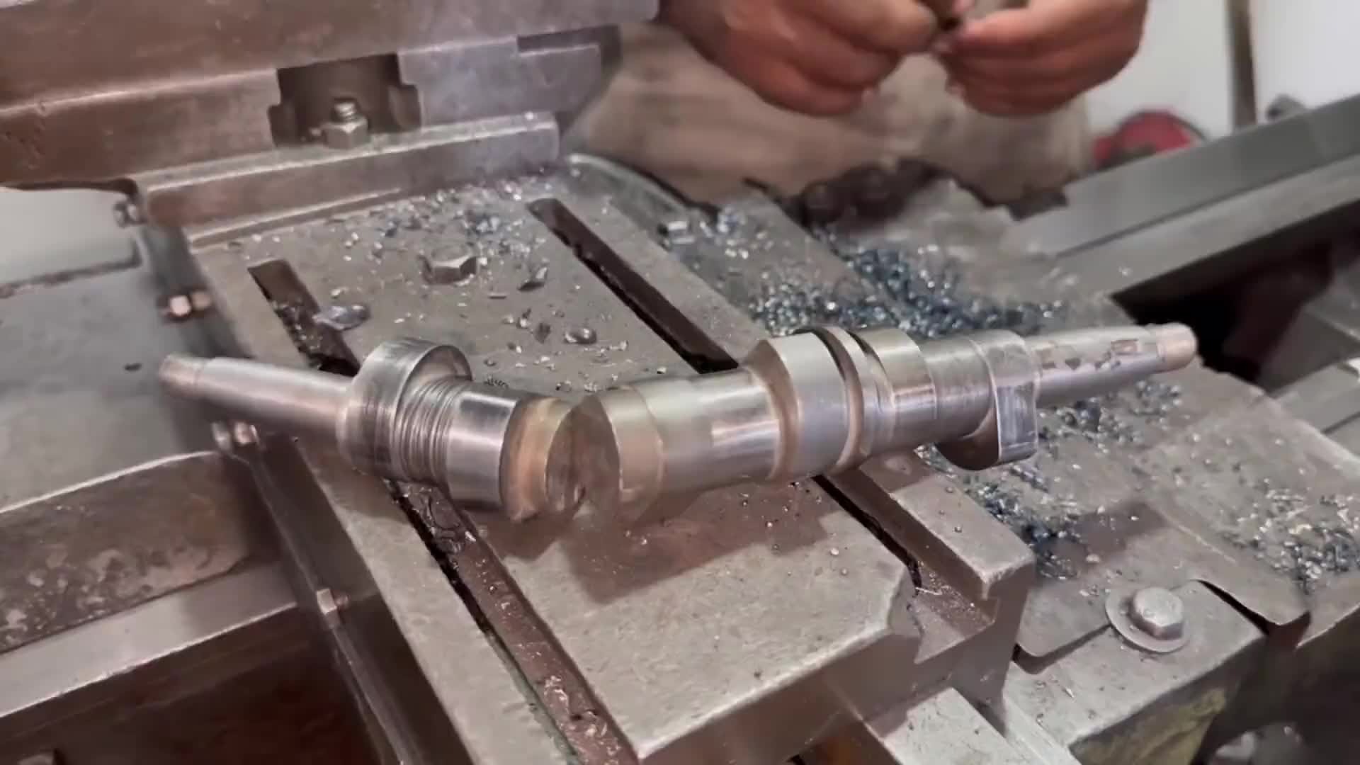 巴铁师傅维修断裂的柴油泵凸轮轴全过程。