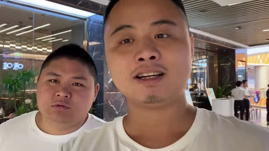 89自助餐，哄抢小龙虾，是餐厅还是食客的问题？这一顿太亏了！