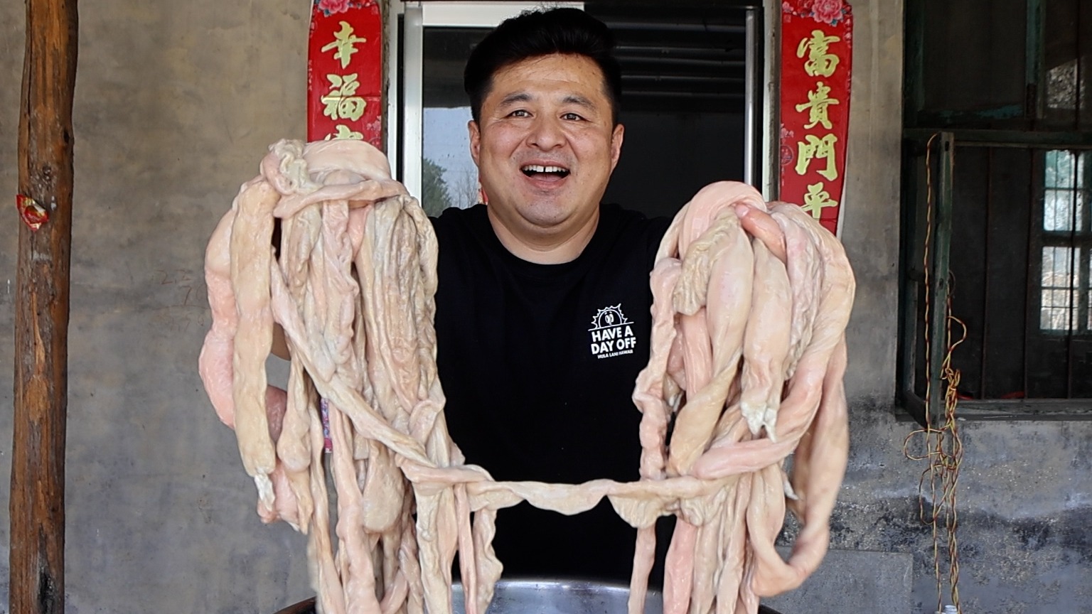 240元买了24斤牛大肠，做个“干锅牛大肠”，一口爆汁，真过瘾