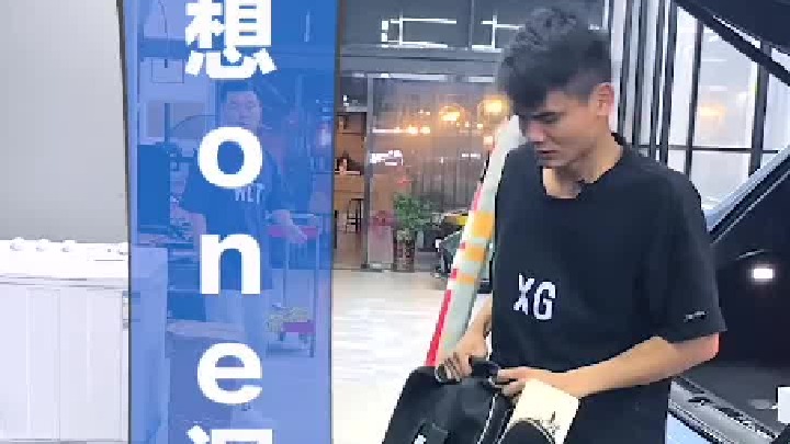 费尽心思替老板爱车精洗，他竟然还想钓我的鱼。