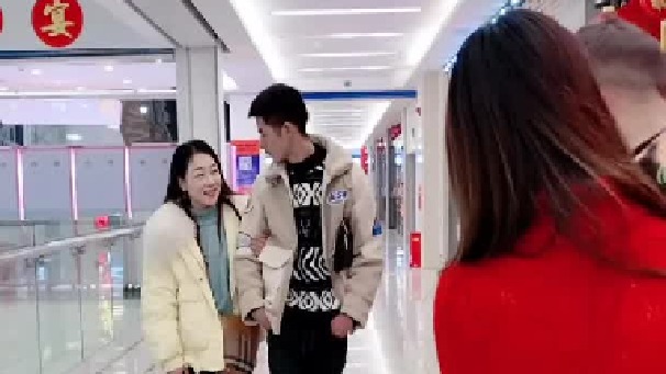 为了她与儿子前妻分开，现在有困难向我求助，看前妻这样子感受到很内疚