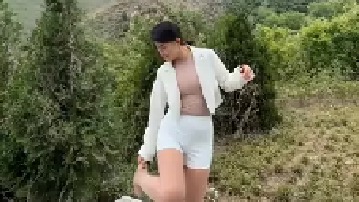 一朵性感白玫瑰 蹦出女人的娇媚