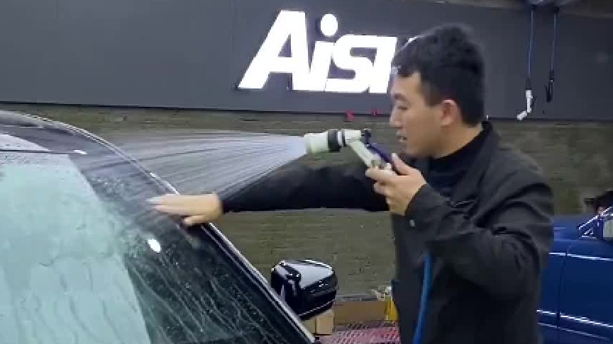 车已经开了有一段时间了，今天给玻璃好好处理一下。