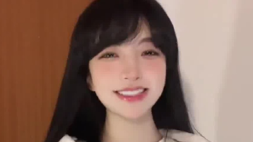 今天请了两位伴舞，怎么样！