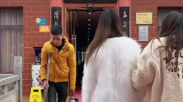 男友为了不拖累女友、骗女友自己已经去世了，不料多年后再次相遇