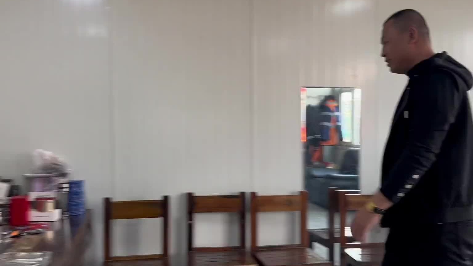 原来是他俩下的套？