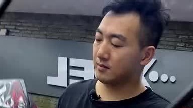 别看摩托小，其实贴起来的难度比汽车还要高！