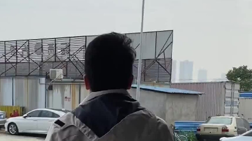 早上刚提完车，车都没动就立马拖车过来贴车衣