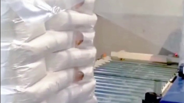 化工顶部覆膜缠绕包装机防爆在线缠绕机