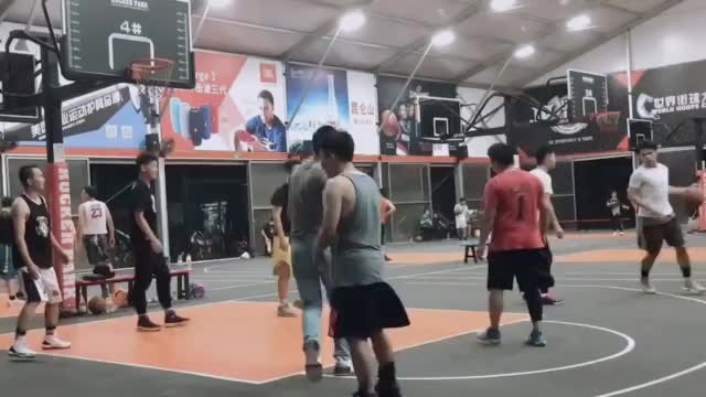 这一记急停拉回差点给自己干倒了效仿需谨慎