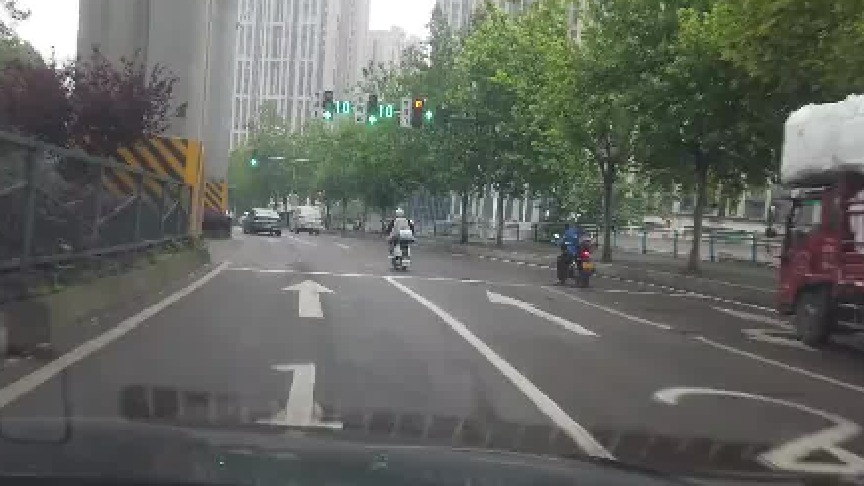 在重庆有3种非常罕见的红绿灯路口，很多人没见过，带你见识一下