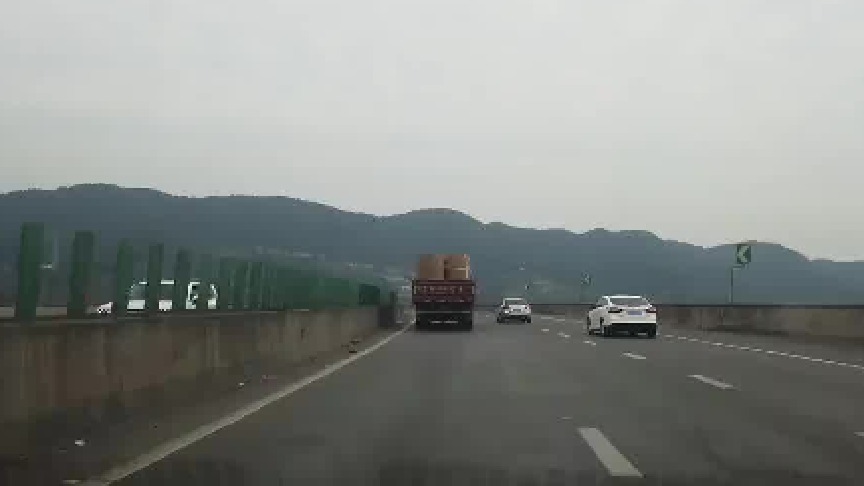 开车千万不要迷信6样东西，要不然很容易判断失误，造成严重事故