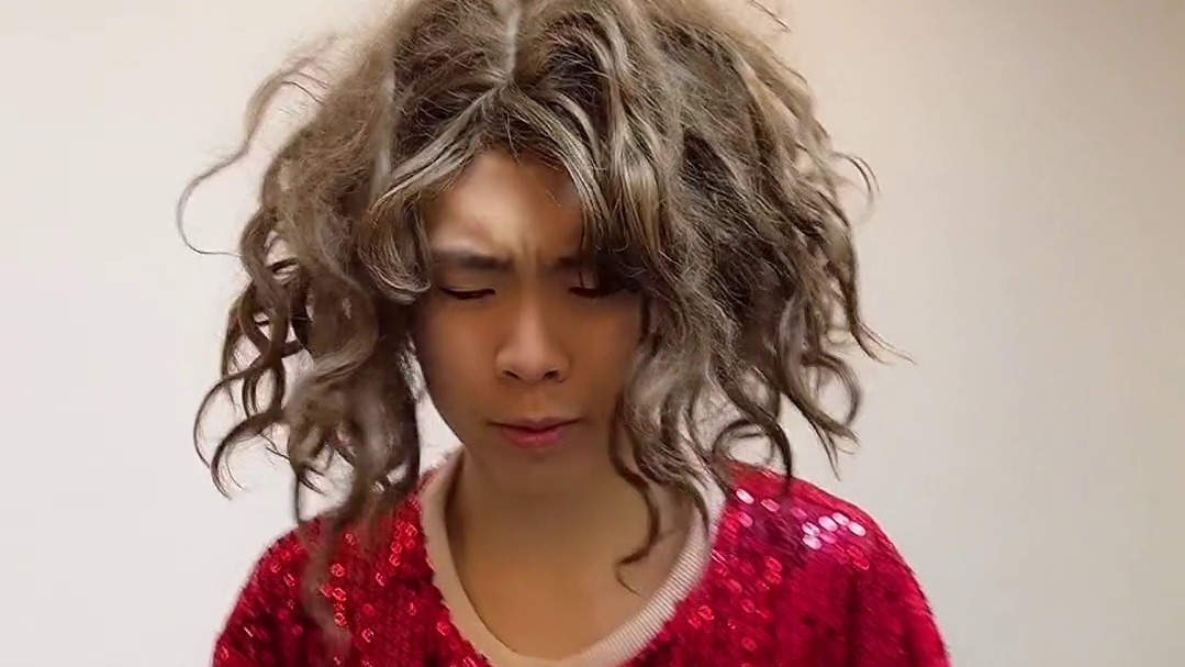 妈妈为了关心孩子都睡着了