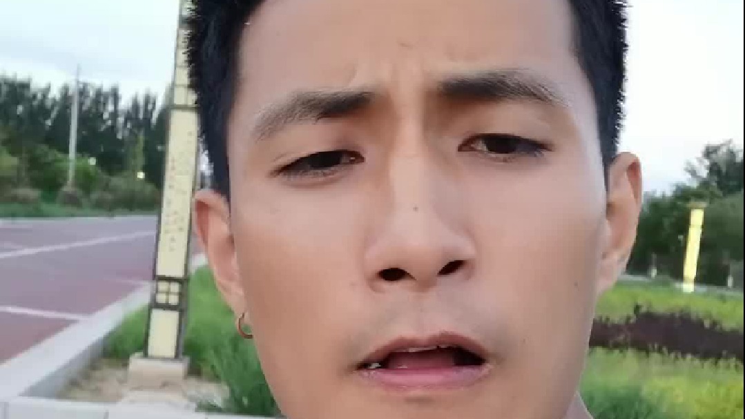 找着好露营地咯，美滋滋，再也不用睡那些吓人的地方了！